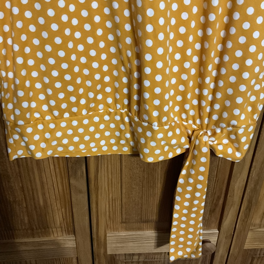 Coco’s cloZet Polka Dot Top - Picture 3 of 3